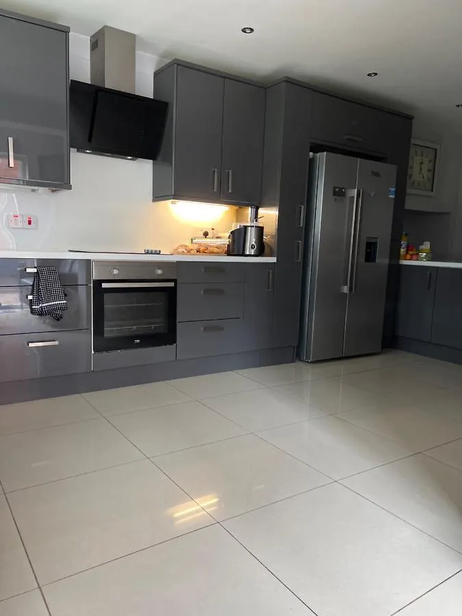 Macs Belfast Apartment 0*,